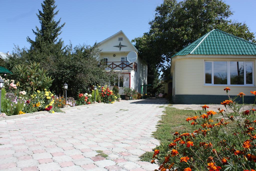 Jamilya'S B&B Guest House Karakol Ngoại thất bức ảnh
