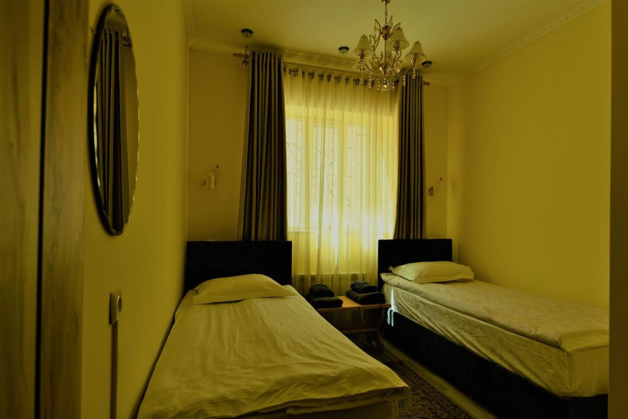 Jamilya'S B&B Guest House Karakol Ngoại thất bức ảnh