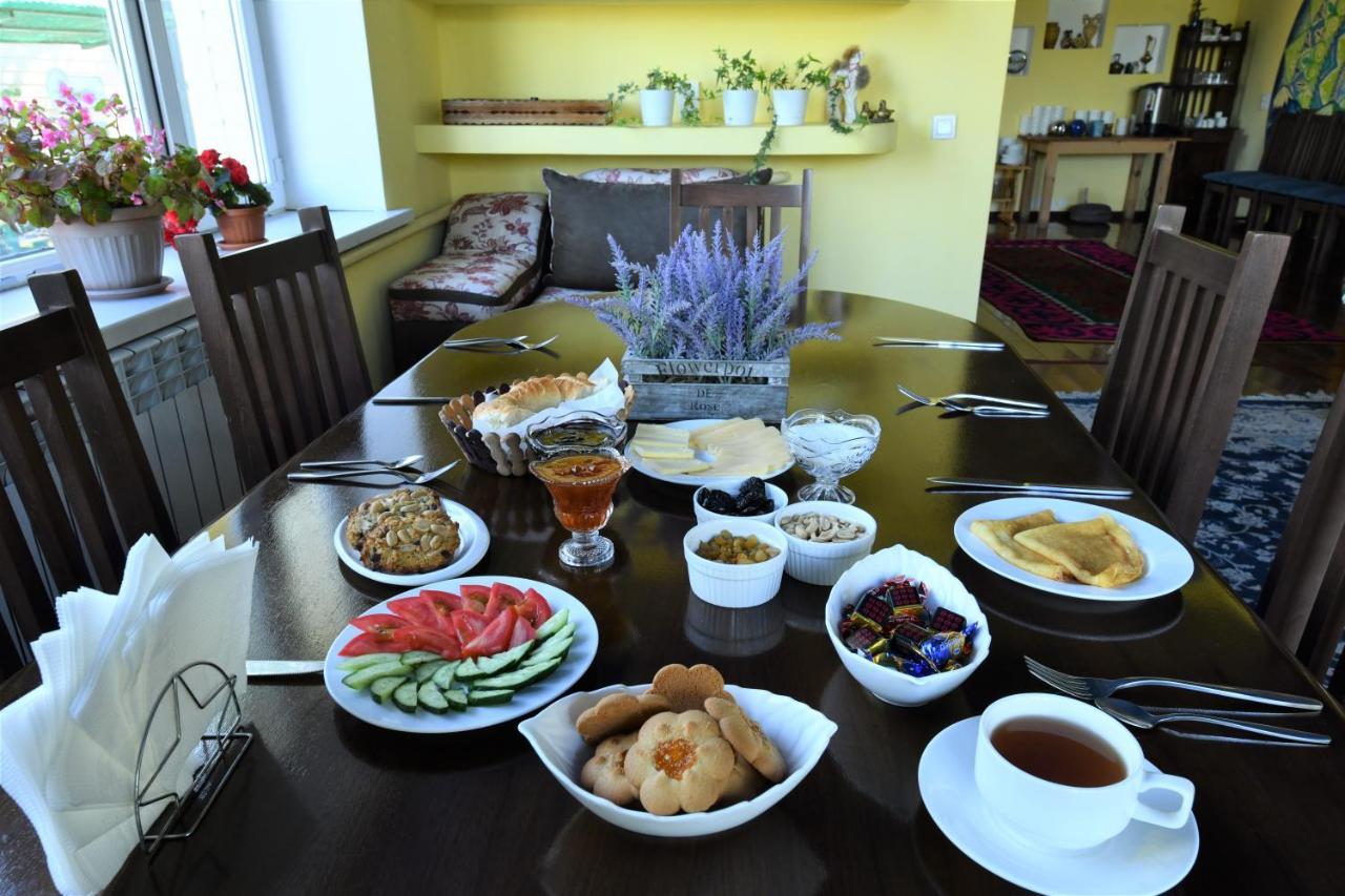 Jamilya'S B&B Guest House Karakol Ngoại thất bức ảnh