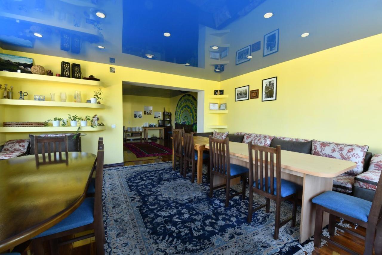 Jamilya'S B&B Guest House Karakol Ngoại thất bức ảnh